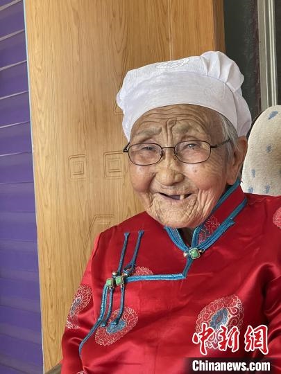 薩仁托婭拍攝的“草原母親”?！∷_仁托婭供圖