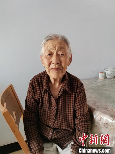 薩仁托婭拍攝的“草原母親”?！∷_仁托婭供圖