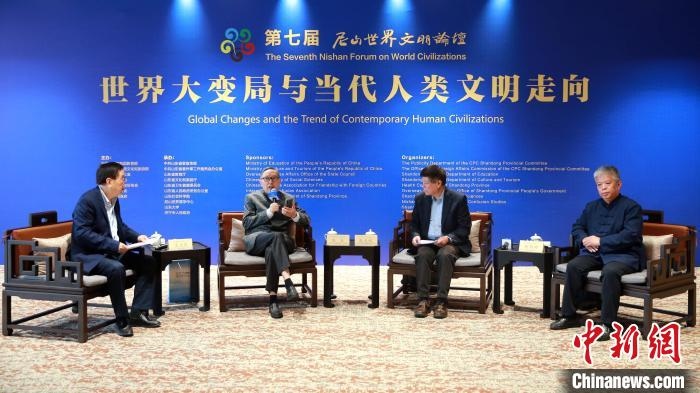 9月27日，第七屆尼山世界文明論壇首場(chǎng)高端對(duì)話舉行?！×籂?攝