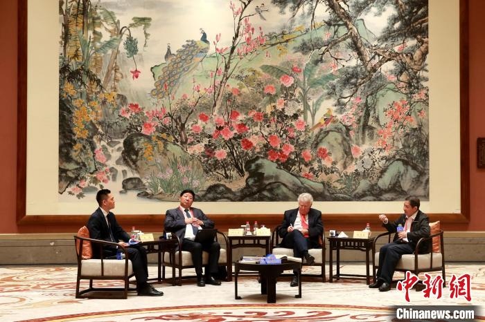 9月27日，尼山世界文明論壇在曲阜舉行，圖為該論壇的“高端訪談”活動(dòng)?！×籂?攝