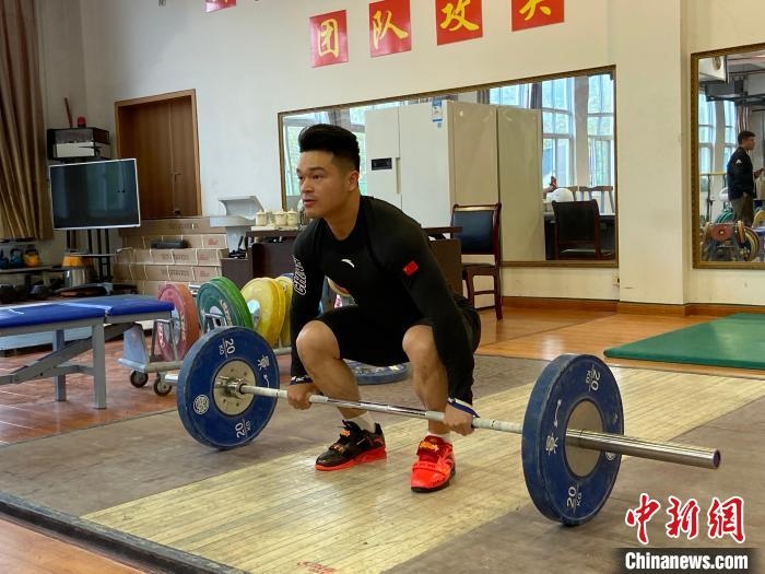 石智勇訓(xùn)練場(chǎng)景?！×植?攝