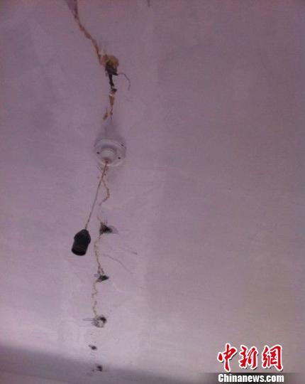 資料圖：房頂開裂。