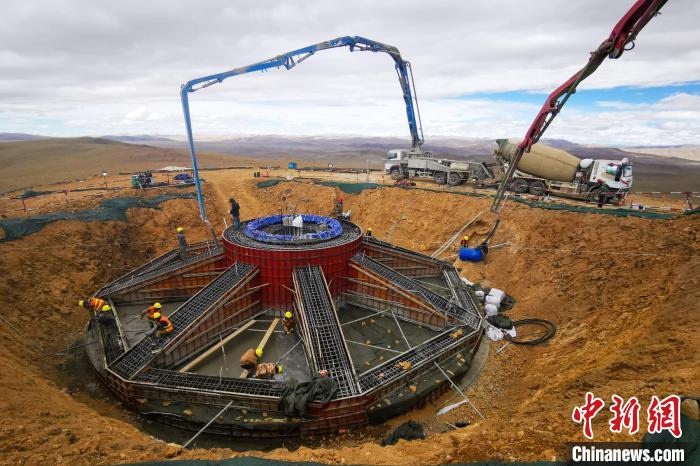 資料圖為該風(fēng)電場(chǎng)建設(shè)現(xiàn)場(chǎng)?！≈袊?guó)電建集團(tuán)成都勘測(cè)設(shè)計(jì)研究院有限公司 供圖