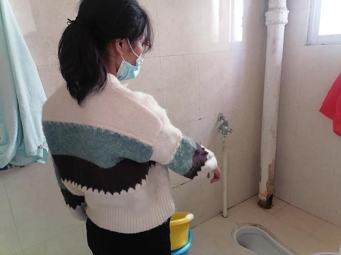  劉小姐在網(wǎng)上找人疏通出租屋里的廁所，被收費(fèi)5380元