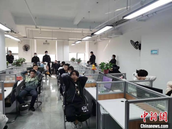 抓捕現(xiàn)場(chǎng)?！￠L沙市公安局供圖