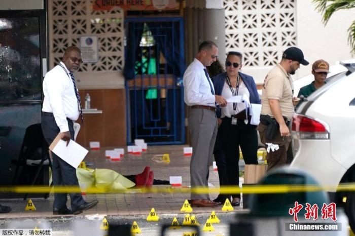 當(dāng)?shù)貢r(shí)間5月30日凌晨，位于美國佛羅里達(dá)州東南部的邁阿密戴德縣發(fā)生大規(guī)模槍擊事件，造成2人死亡、20多人受傷。圖為槍擊案現(xiàn)場。