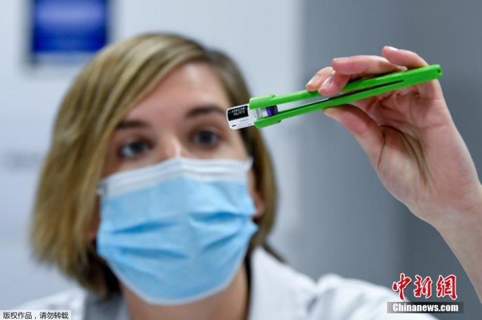 資料圖：比利時(shí)醫(yī)護(hù)人員正在準(zhǔn)備新冠疫苗接種工作。