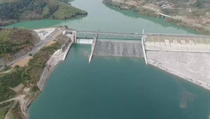 　　圖1 2021年12月7日，督察組使用無人機拍攝，保護區(qū)實驗區(qū)內的八吝大壩已建成，且未設置過魚設施