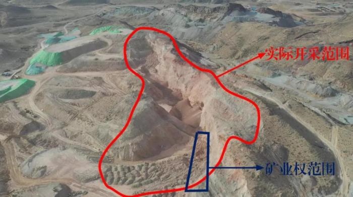 2021年12月11日，督察組使用無人機(jī)拍攝，銅鐵溝礦礦業(yè)權(quán)面積僅6.9畝，越界開采達(dá)182畝，超出26.4倍；實(shí)際開采深度達(dá)35米，遠(yuǎn)超采礦許可證允許開采深度要求
