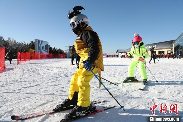 圖為滑雪場現(xiàn)場。　許婷 攝