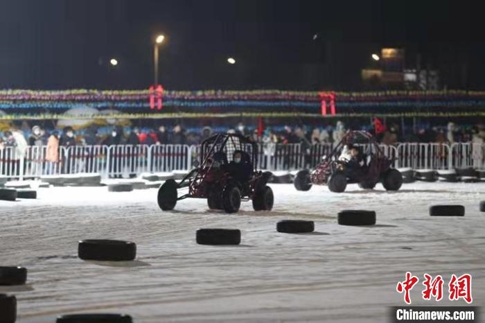 來吧，一起體驗雪地越野車的刺激吧?！∮诤Ｑ?攝