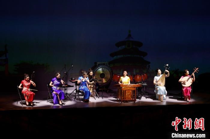 6日，“相約北京”奧林匹克文化節(jié)暨第22屆“相約北京”國際藝術節(jié)在京開幕?！?lt;a target='_blank' href='/'>中新社</a>記者 富田 攝