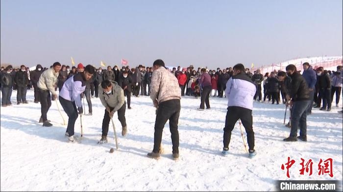 帕普孜球場，激烈角逐。　巴楚縣融媒體中心供圖