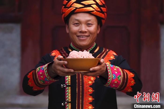 圖為“暢饗云宴”巧手年菜系列短視頻截圖?！『h(yuǎn)航 攝