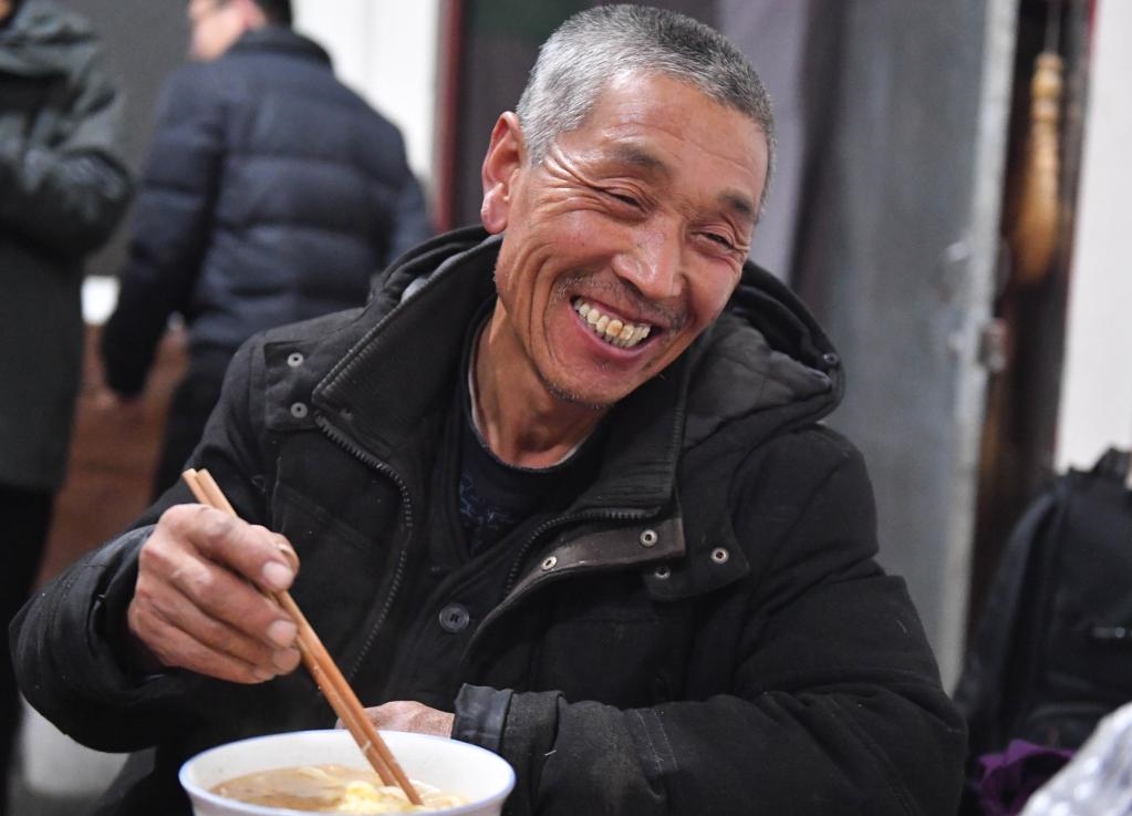 1月26日，山西省汾西縣段村村民蔡文明談起見到總書記的心情，激動(dòng)又開心。新華社記者 柴婷 攝