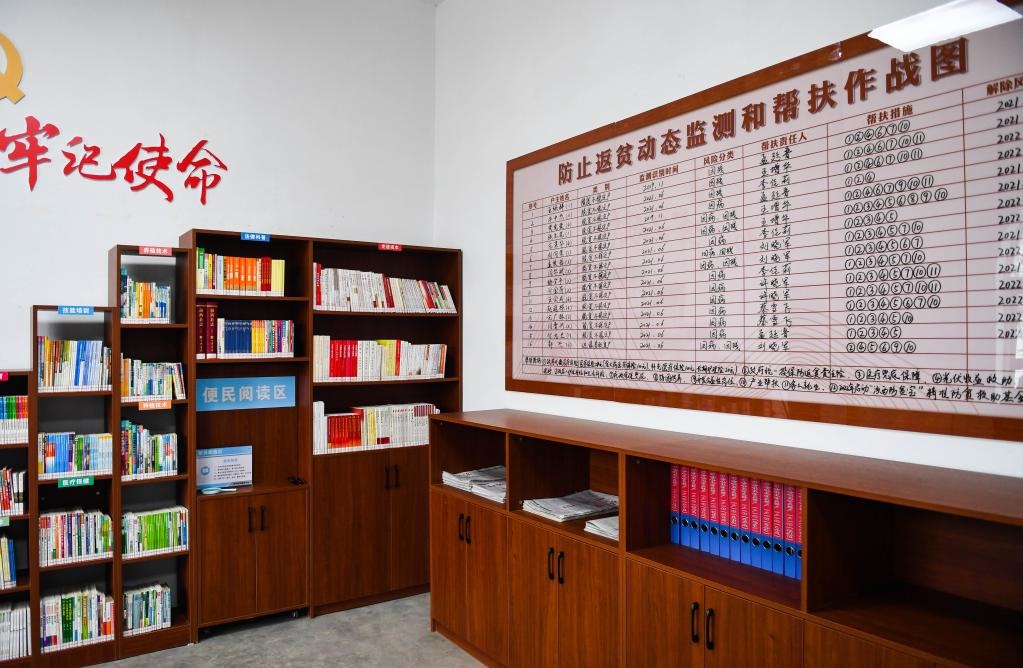 1月27日，段村村委會(huì)內(nèi)的防止返貧動(dòng)態(tài)監(jiān)測(cè)和幫扶作戰(zhàn)圖。新華社記者 柴婷 攝