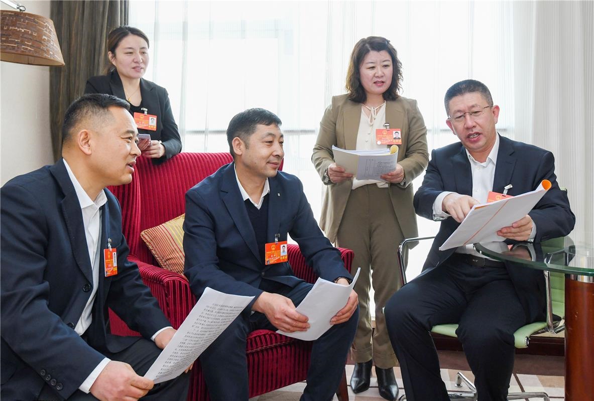 奮進(jìn)2024｜代表來(lái)了！自治區(qū)十四屆人大二次會(huì)議召開(kāi)在即
