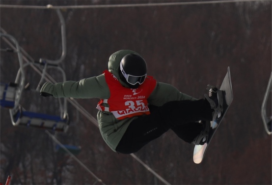 “十四冬”單板滑雪U型場(chǎng)地技巧公開(kāi)組預(yù)賽超燃完賽67.png