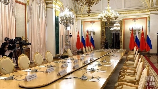 △習(xí)主席和普京總統(tǒng)舉行小范圍會(huì)談的會(huì)場(chǎng)。（總臺(tái)央視記者程鋮拍攝）