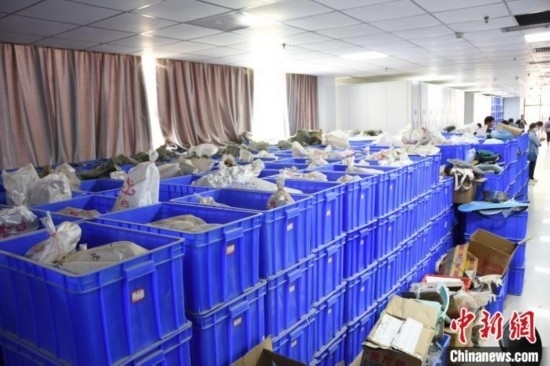 圖為待清理的骨骼標(biāo)本。王宇 攝