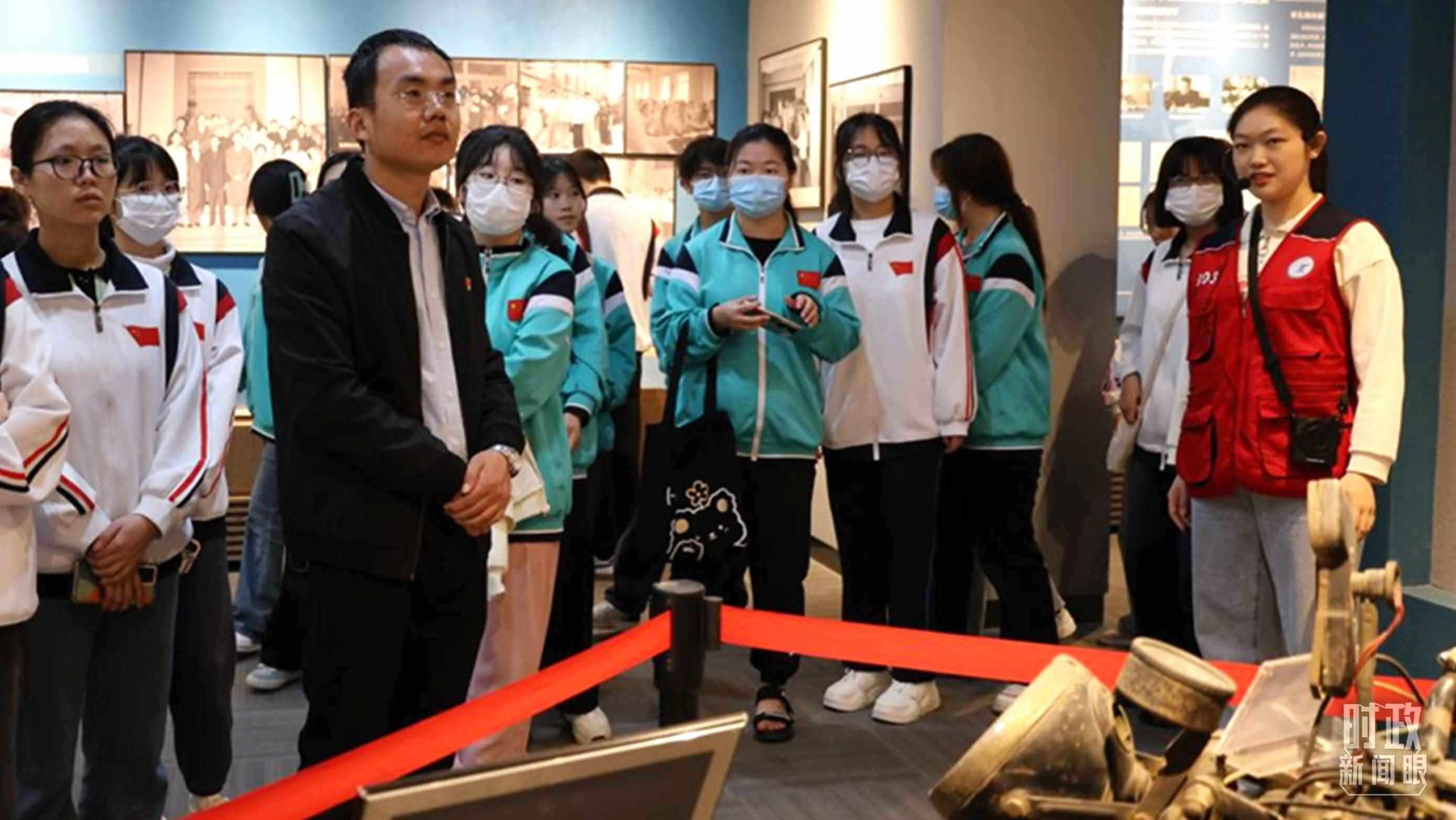 △西安高校師生參觀交大西遷博物館。（資料圖）