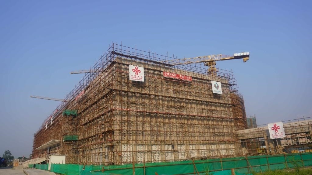 這是2023年5月23日在剛果（金）首都金沙薩拍攝的由中國(guó)援建的中部非洲文化藝術(shù)中心項(xiàng)目施工現(xiàn)場(chǎng)。