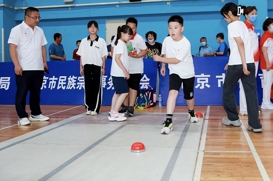 冰蹴球比賽場(chǎng)景。賽事主辦方供圖