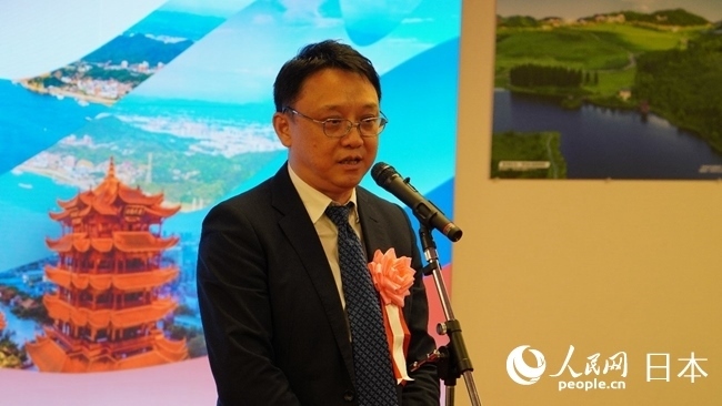 （圖片說明：東京中國文化中心主任羅玉泉致辭。人民網(wǎng)滕雪 攝）
