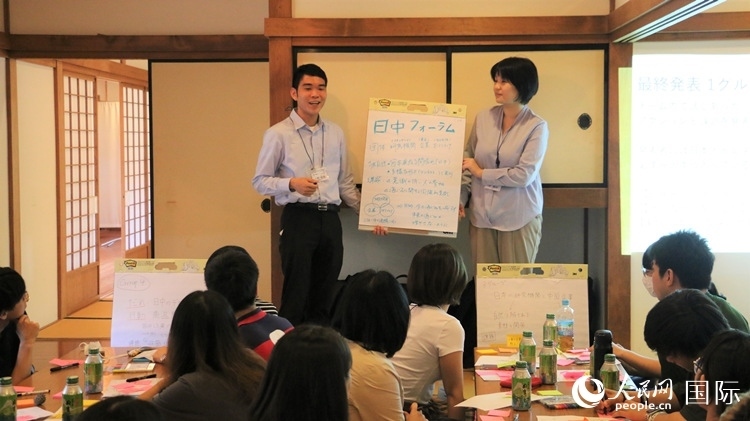 發(fā)表各自的研討成果。人民網(wǎng) 許可攝