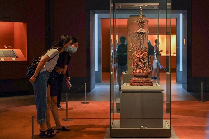 2020年7月24日，觀眾在蘇州博物館內(nèi)參觀。