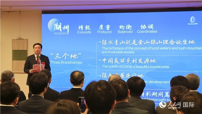 湖州市委書(shū)記陳浩介紹湖州市總體情況。（人民網(wǎng) 許可攝）