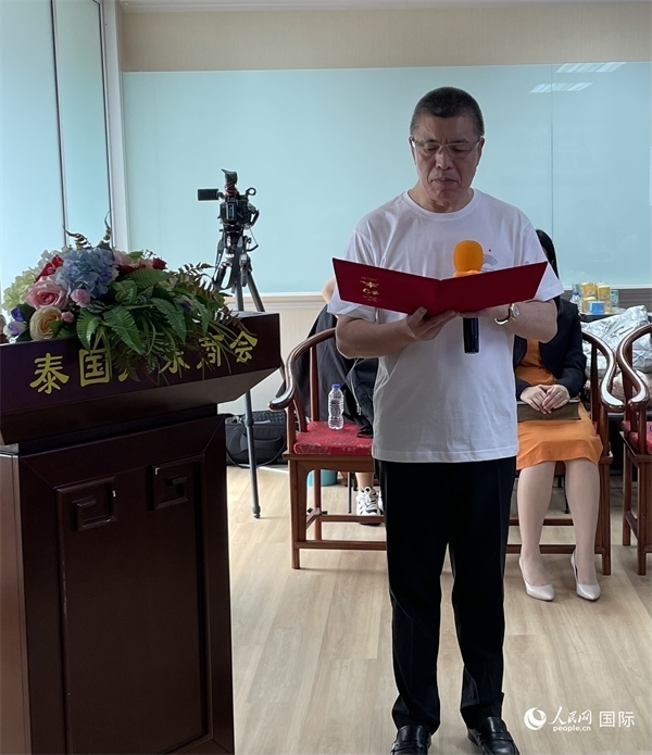 泰國浙江商會(huì)會(huì)長祁曉云受泰國華僑華人和駐泰各級(jí)商會(huì)機(jī)構(gòu)委托發(fā)出倡議，華僑華人群體將積極助力亞運(yùn)會(huì)舉行。人民網(wǎng)記者 劉慧攝