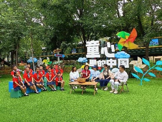 文縣東壩童聲合唱團(tuán)的孩子們在央視大風(fēng)車基地錄制節(jié)目。