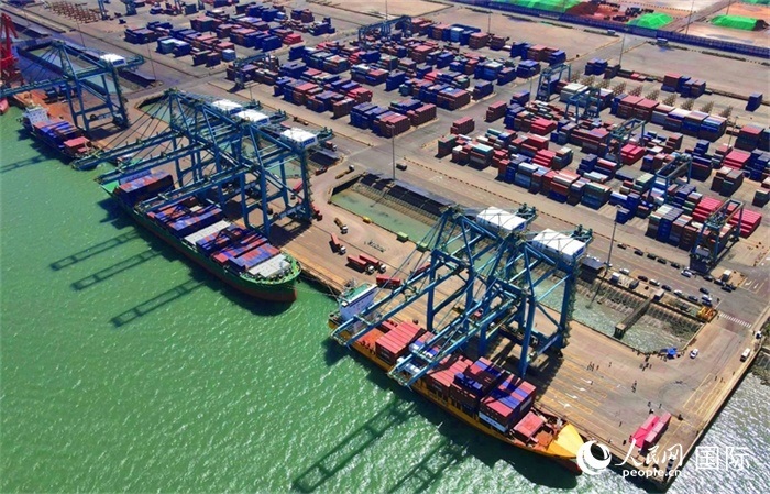 黃驊港綜合港區(qū)航拍圖。人民網(wǎng) 周博攝