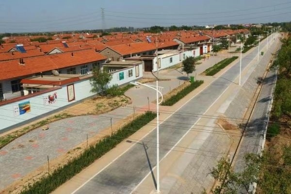 后仙莊村整治后道路整潔，住房整齊劃一