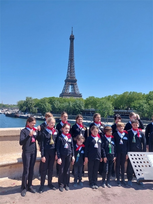 2.2023年5月，巴黎寶麗聲童聲合唱團錄制歌曲《如果我去中國》。（圖片由受訪者提供）