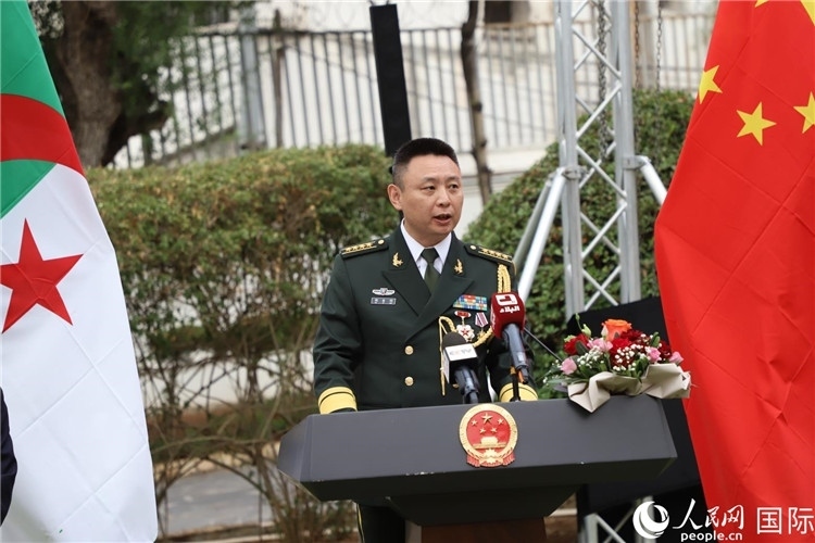 圖為胡璽鈞武官致辭。人民網(wǎng)記者 王傳寶攝