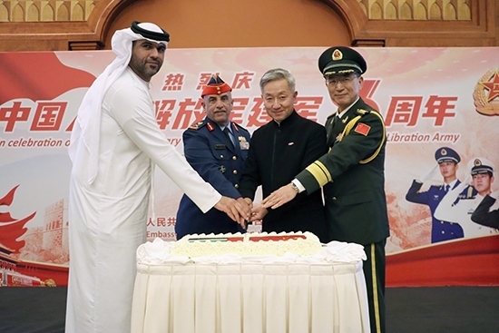 圖為招待會(huì)上中阿嘉賓合影。中國駐阿聯(lián)酋大使館供圖