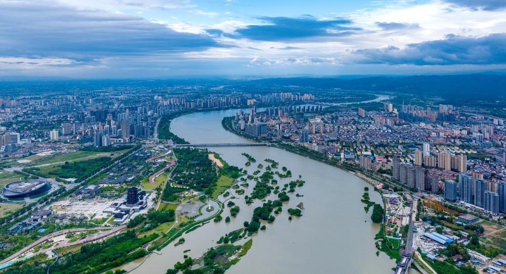 陜西省漢中市漢江兩岸景色。新華社發(fā)（李偉 攝）