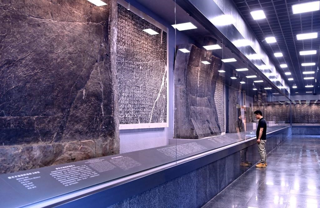 近日拍攝的陜西省漢中市博物館“石門十三品”陳列室。新華社記者 劉瀟 攝