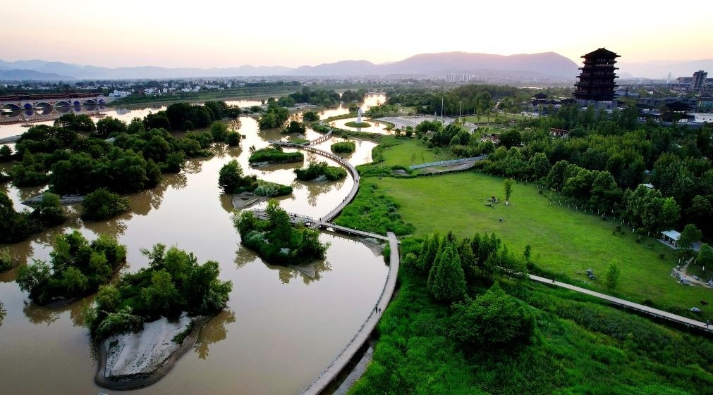 2022年5月16日拍攝的天漢濕地公園景色。新華社記者 邵瑞 攝