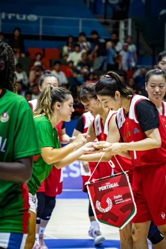 28日，成都大運會女籃項目葡萄牙隊對戰(zhàn)中國隊。 受訪者供圖