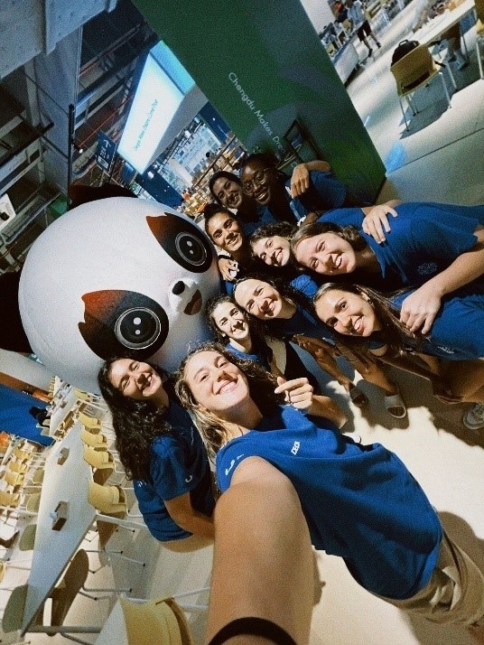 葡萄牙女籃隊員在成都大運村自拍。 受訪者供圖