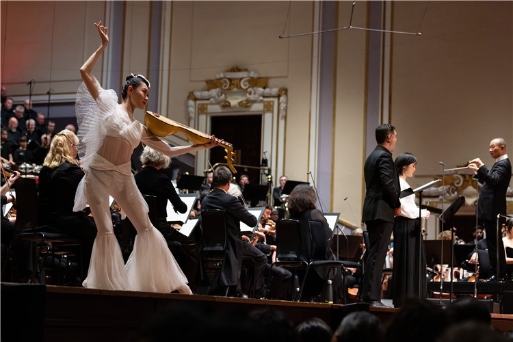 圖8月5日，2023愛丁堡國際藝術節(jié)開幕式音樂會《慈悲頌》的演出現(xiàn)場。藝術節(jié)組委會供圖