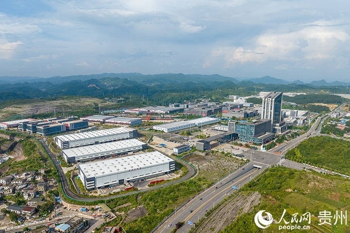 航拍貴陽綜保區(qū)。人民網(wǎng)記者 涂敏攝