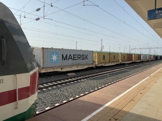 亞吉鐵路吉布提那噶德車站的貨運(yùn)車廂。人民網(wǎng)記者 趙艷紅攝