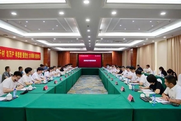 河北保定“千村調(diào)查”分隊(duì)召開師生座談會。校方供圖