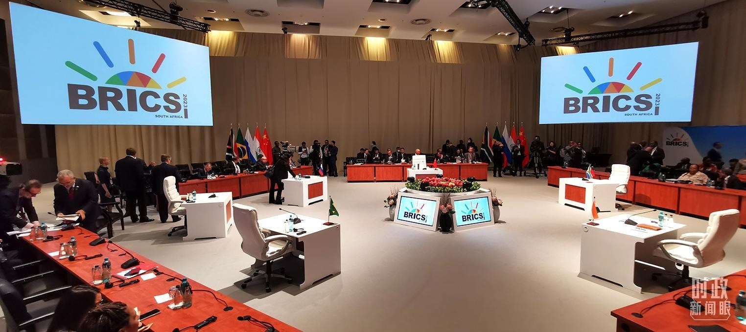 △23日上午，金磚國家領(lǐng)導(dǎo)人第十五次會晤在這里舉行。這是會晤開始前的場景。（總臺央視記者李錚拍攝）