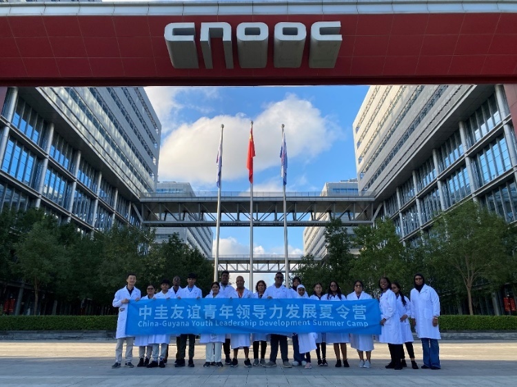 代表團(tuán)參觀未來(lái)科技城。中海油圭亞那有限公司供圖