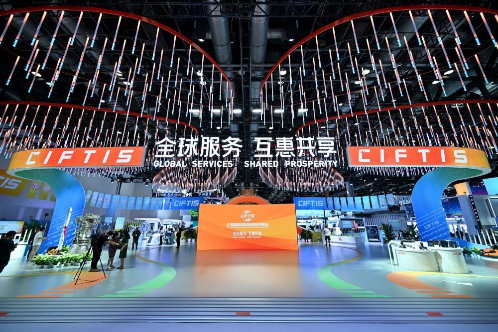 這是9月1日拍攝的國(guó)家會(huì)議中心內(nèi)景。新華社記者 李鑫 攝